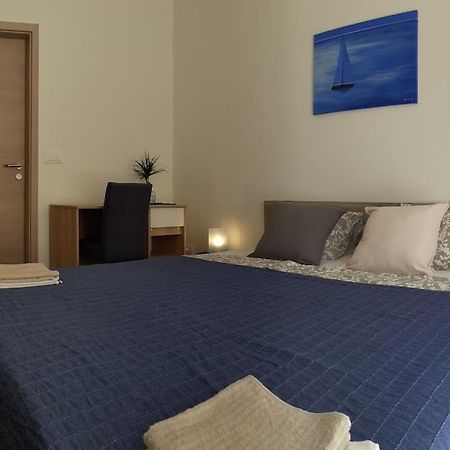 Vis - Luxury Holiday Villa With Swimming Pool Eksteriør billede