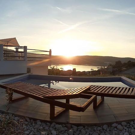Vis - Luxury Holiday Villa With Swimming Pool Eksteriør billede