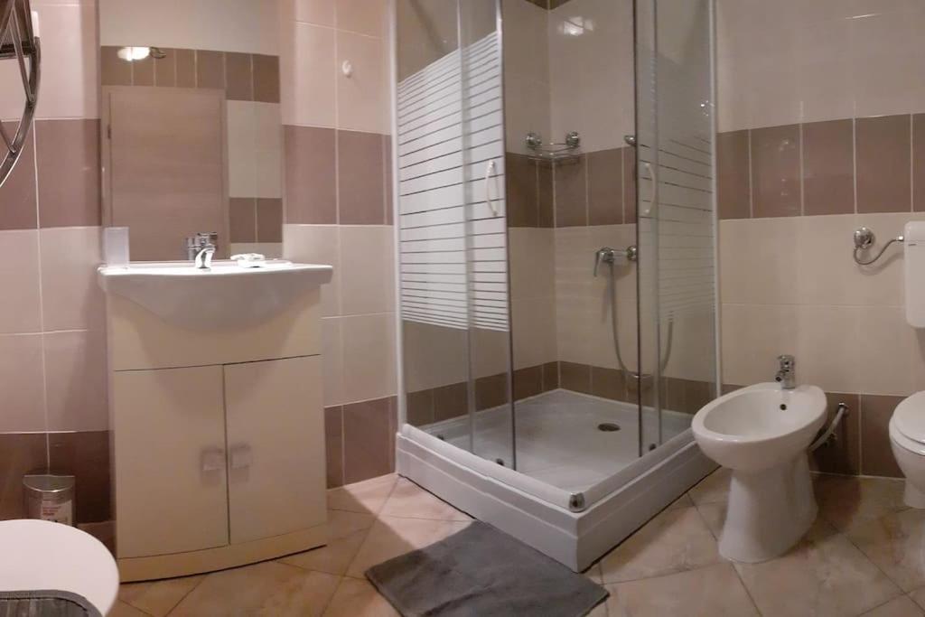 Vis - Luxury Holiday Villa With Swimming Pool Eksteriør billede