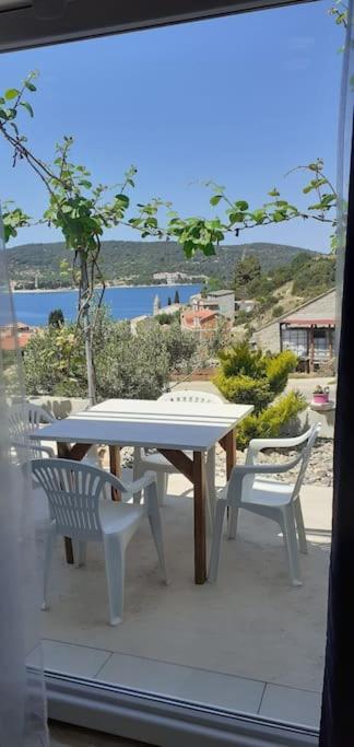 Vis - Luxury Holiday Villa With Swimming Pool Eksteriør billede