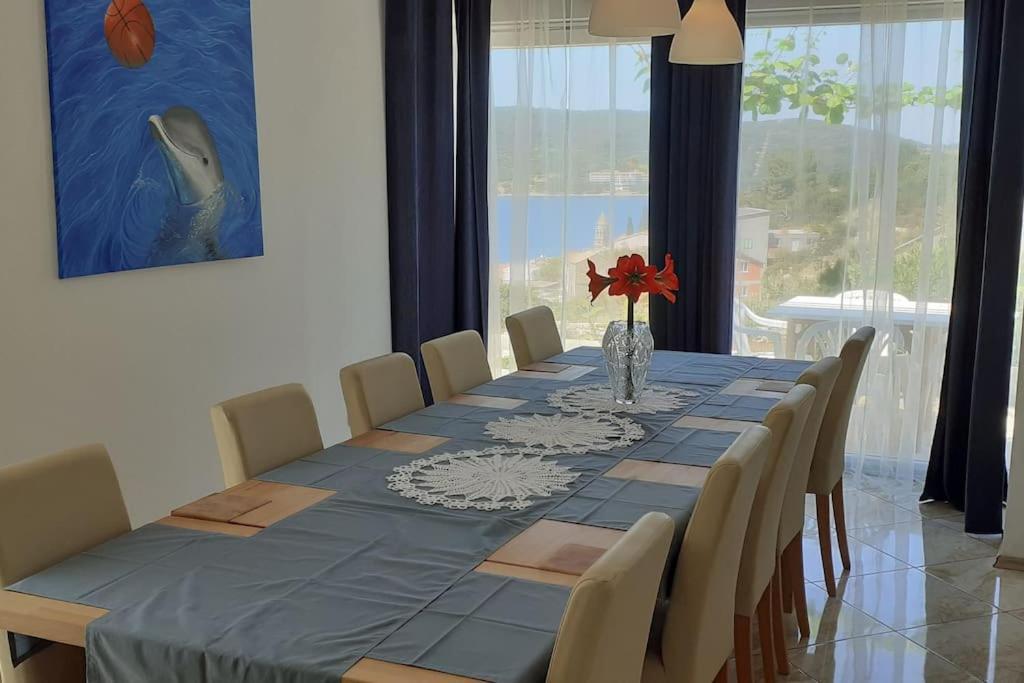 Vis - Luxury Holiday Villa With Swimming Pool Eksteriør billede
