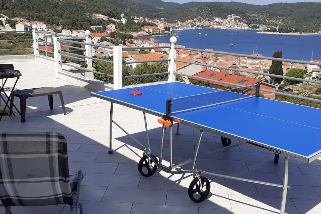 Vis - Luxury Holiday Villa With Swimming Pool Eksteriør billede